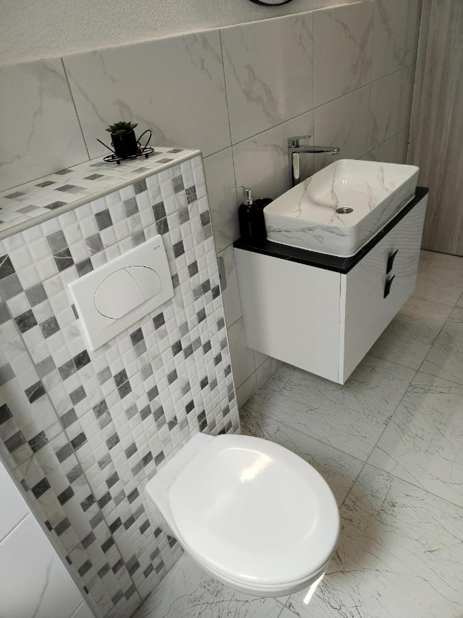 Apartman Zeko Rijeka Exteriör bild